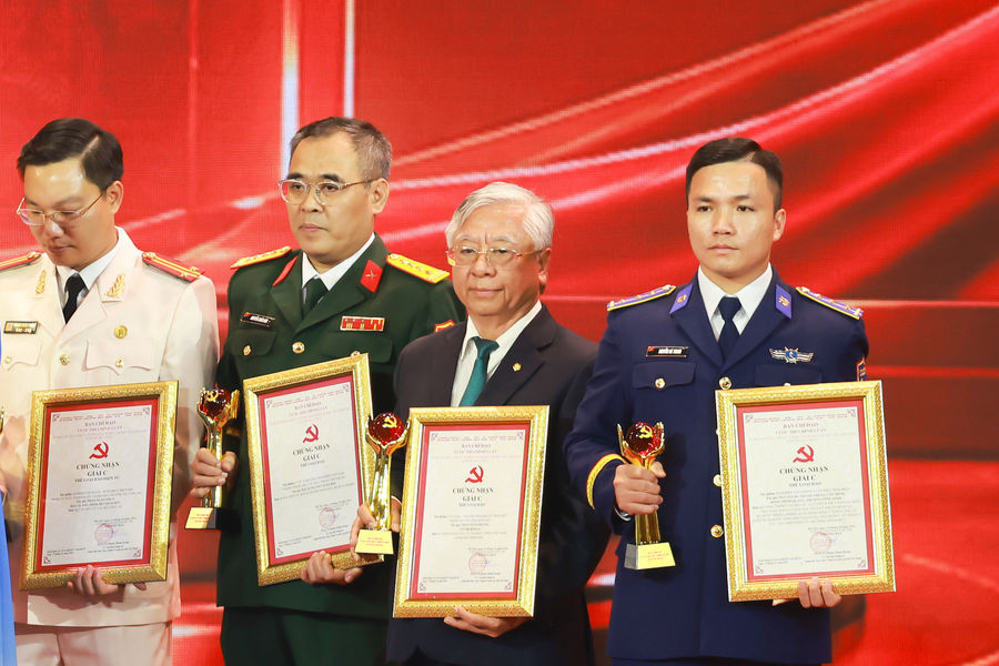Đảng bộ BIDV lần đầu đạt Giải Cuộc thi chính luận về bảo vệ nền tảng tư tưởng của Đảng cấp Trung ương